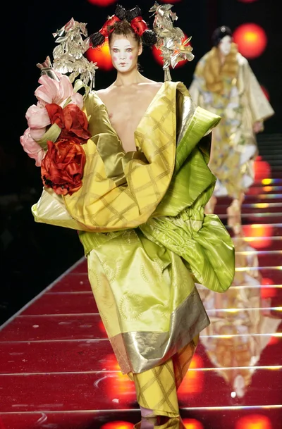Look 16